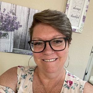 Meet your Posher, Julee